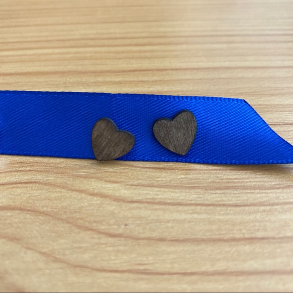 Set of 2 - Pearl and Heart Earrings - Picture 3 of 8